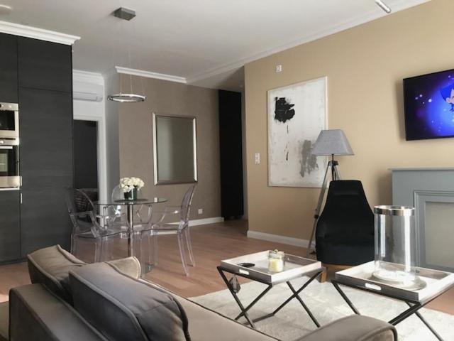 Lazare Maison De Maitre , Appartements De Standing Avec Parking Privatif A Seulement 7 Minutes A Pied Du Centre Historique De Beziers Luaran gambar